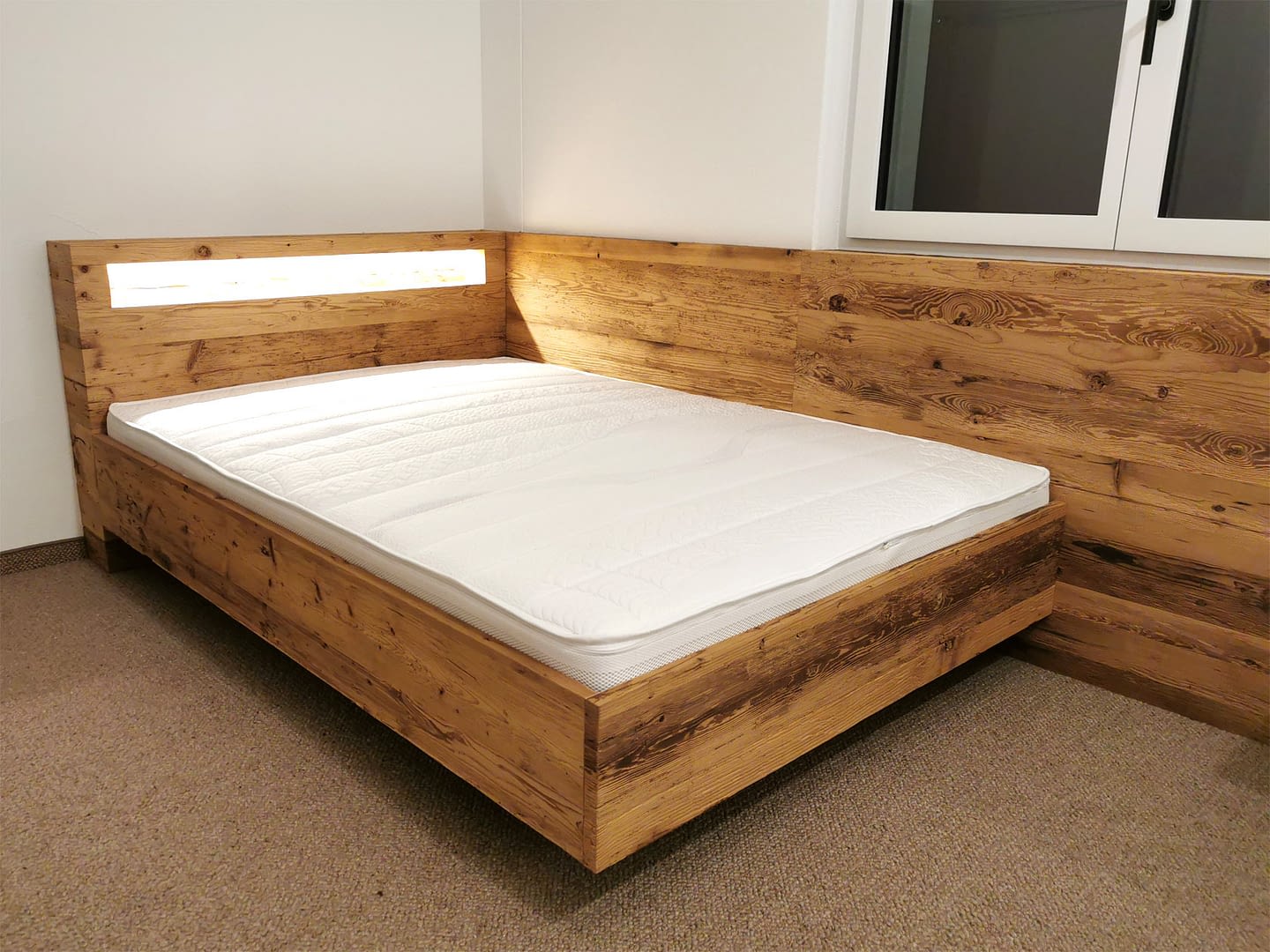 header-moebelmeier-tischlerei-kurt-meier-feldkirch-vorarlberg-schlafen-schlafzimmer-schlafkomfort-qualitaet-design-bett-09