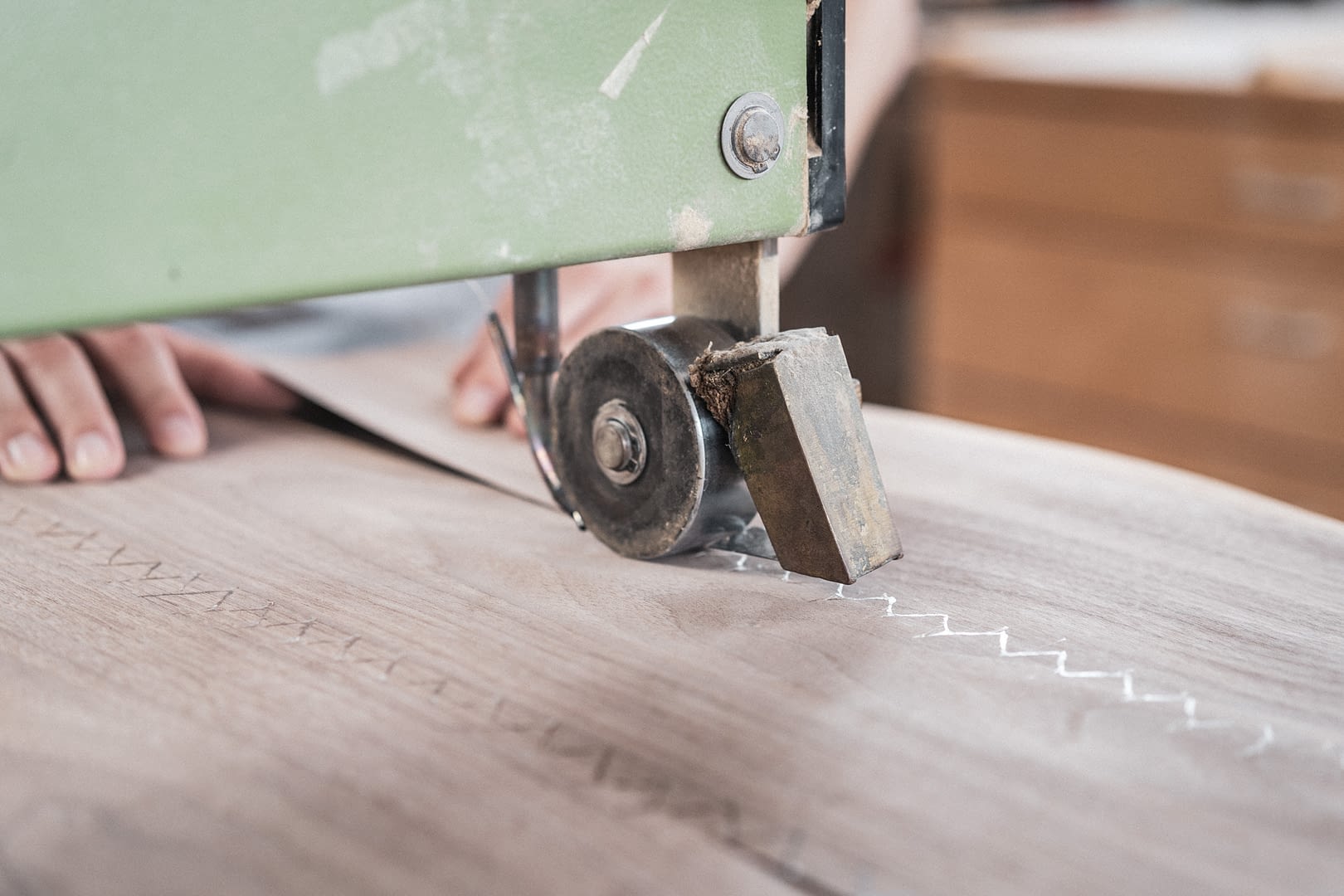 Möbelmeier_Feldkirch_Handwerk_in_Perfektion_Tischlerei_Kurt_Meier_Furnier
